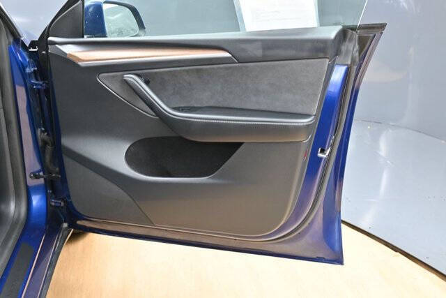 2025 Tesla Model Y Long Range