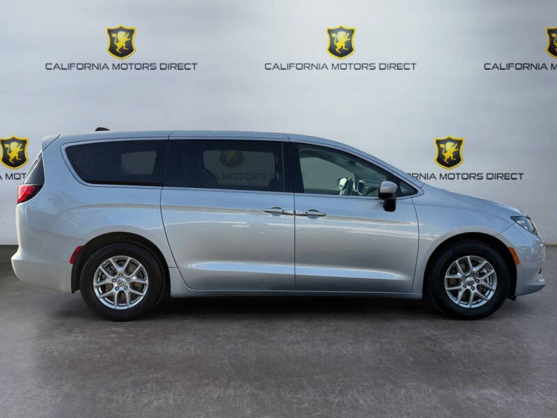 2023 Chrysler Voyager LX