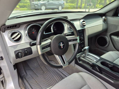 2007 Ford Mustang V6 Deluxe