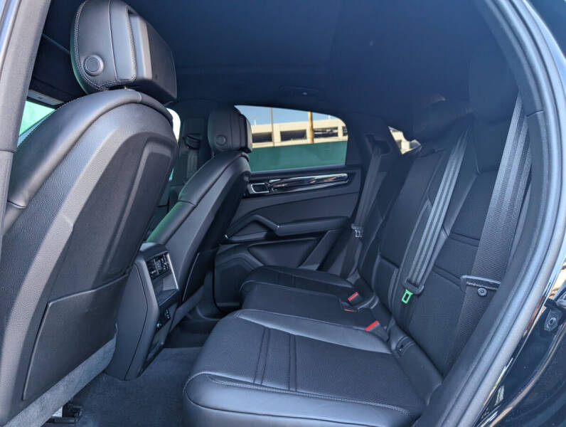 2023 Porsche Cayenne Coupe Platinum Edition