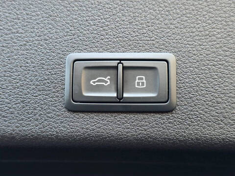 2024 Audi Q8 e-tron quattro Premium Plus