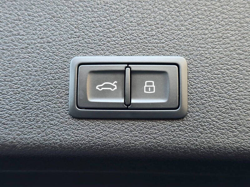 2024 Audi Q8 e-tron quattro Premium Plus