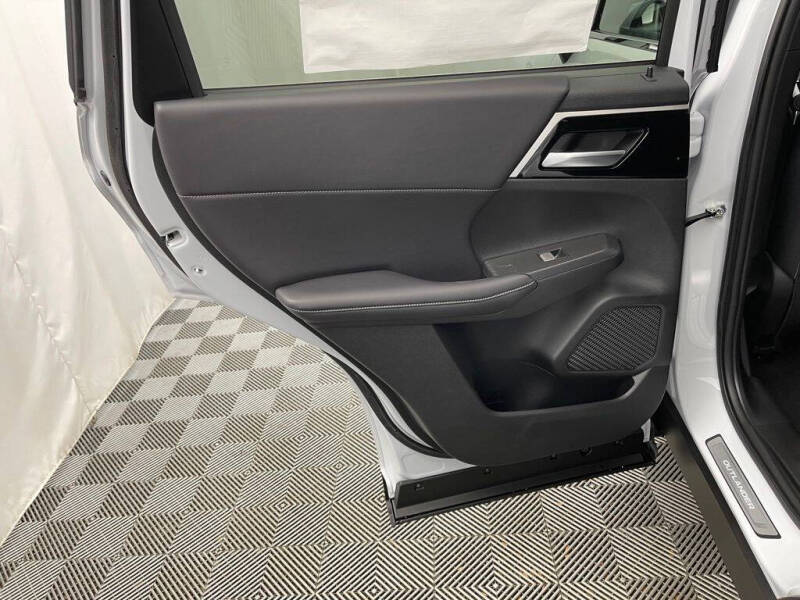 2025 Mitsubishi Outlander PHEV SE