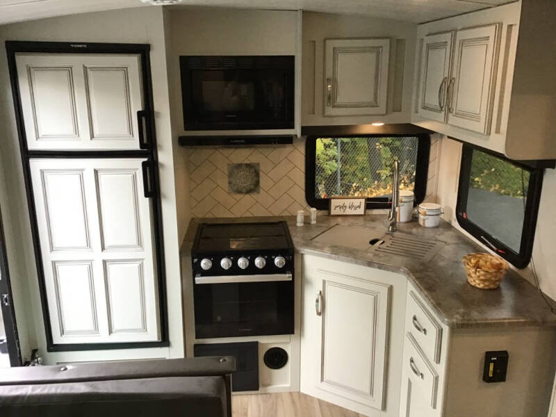 2022 Keystone RV Cougar 24SABWE / 28ft