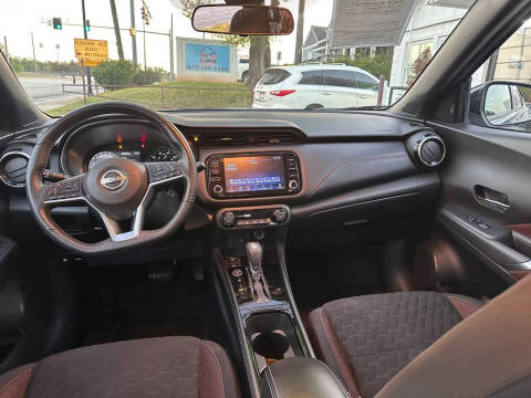2022 Nissan Kicks SR