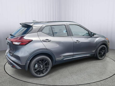 2022 Nissan Kicks SR