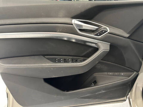 2021 Audi e-tron quattro Premium