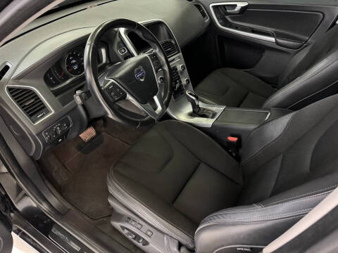 2017 Volvo XC60 T5 Dynamic