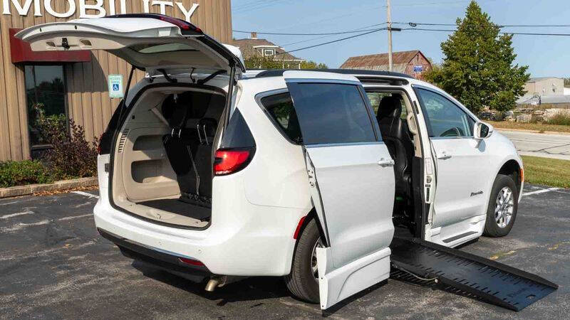 Used 2022 Chrysler Pacifica Touring L with VIN 2C4RC1BG6NR162162 for sale in Valders, WI