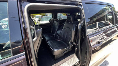 2019 Chrysler Pacifica Limited 35th Anniversary