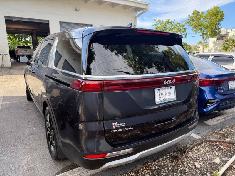 2023 Kia Carnival EX