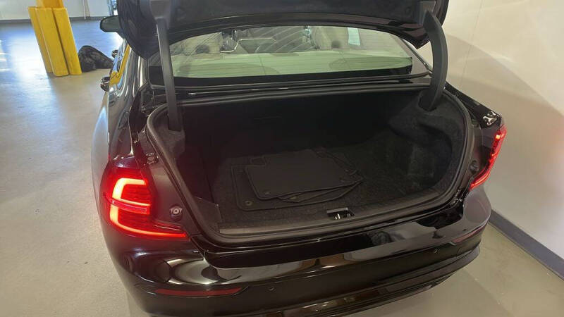 2023 Volvo S60 B5 Plus Dark Theme