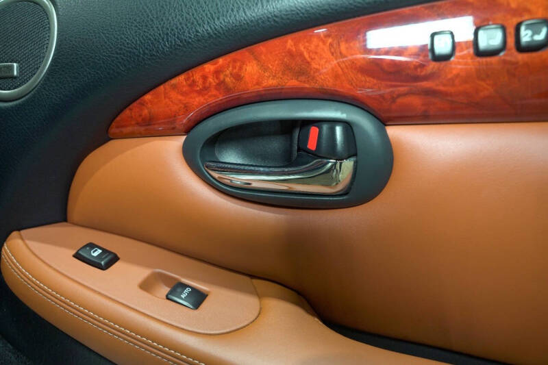 2004 Lexus SC 430
