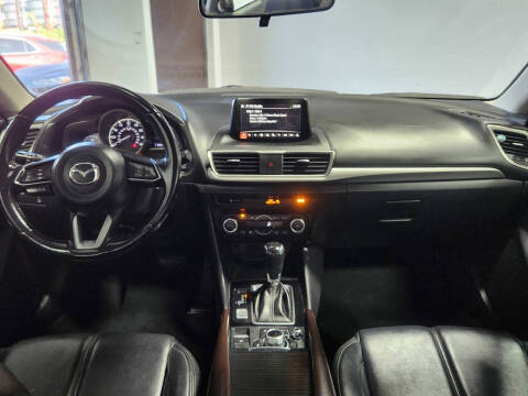 2018 Mazda MAZDA3 Touring