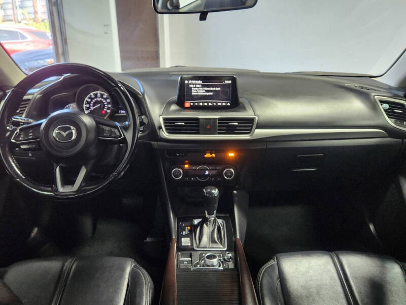 2018 Mazda MAZDA3 Touring