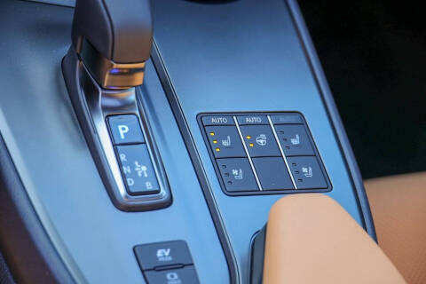 2025 Lexus UX 300h Premium