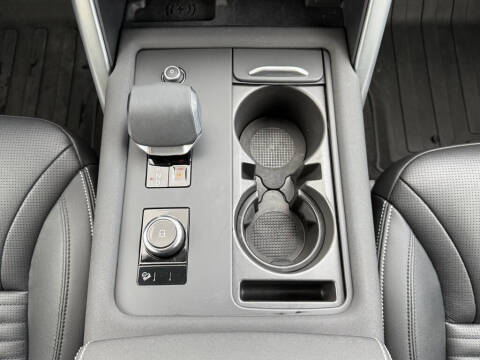 2025 Land Rover Discovery P300 Dynamic SE