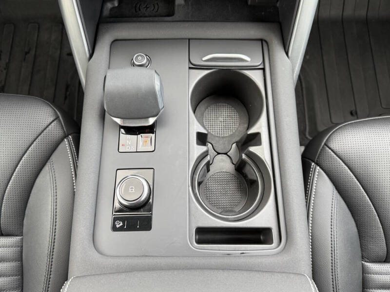 2025 Land Rover Discovery P300 Dynamic SE