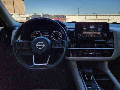 2022 Nissan Pathfinder SV