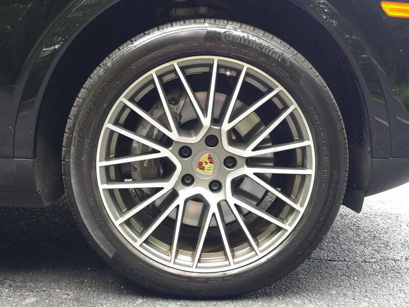 2023 Porsche Cayenne Platinum Edition