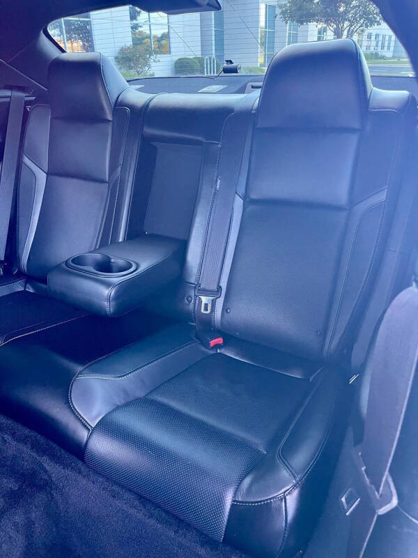2018 Dodge Challenger SXT Plus