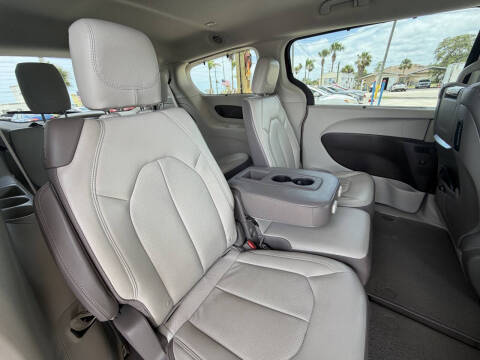2017 Chrysler Pacifica Touring-L Plus