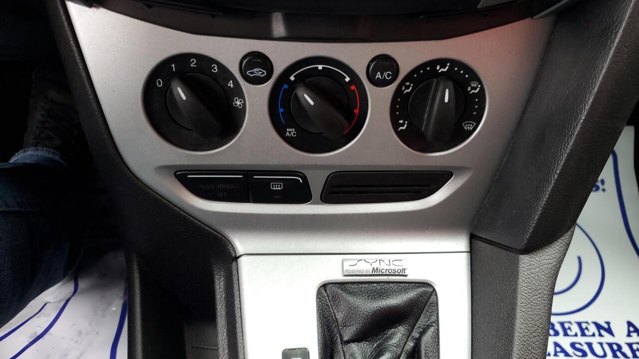 2014 Ford Focus SE 4dr Hatchback 21
