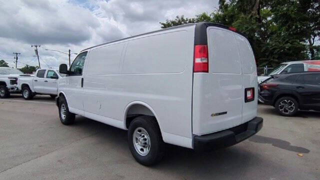 2025 Chevrolet Express 2500
