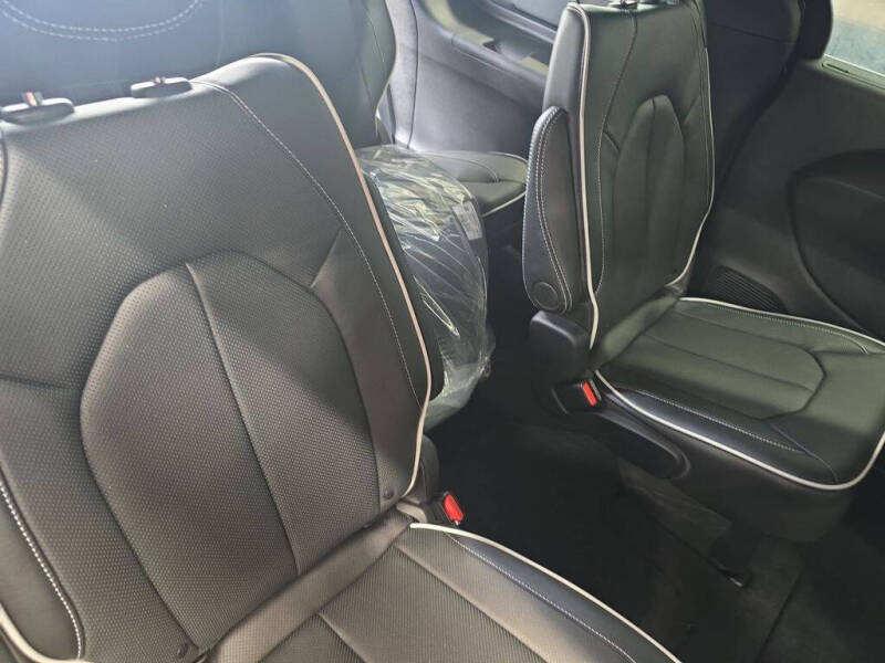 2027 Chrysler Pacifica Limited