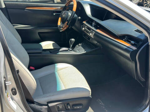 2014 Lexus ES 300h