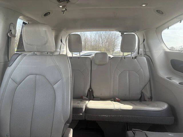 2017 Chrysler Pacifica Touring-L Plus