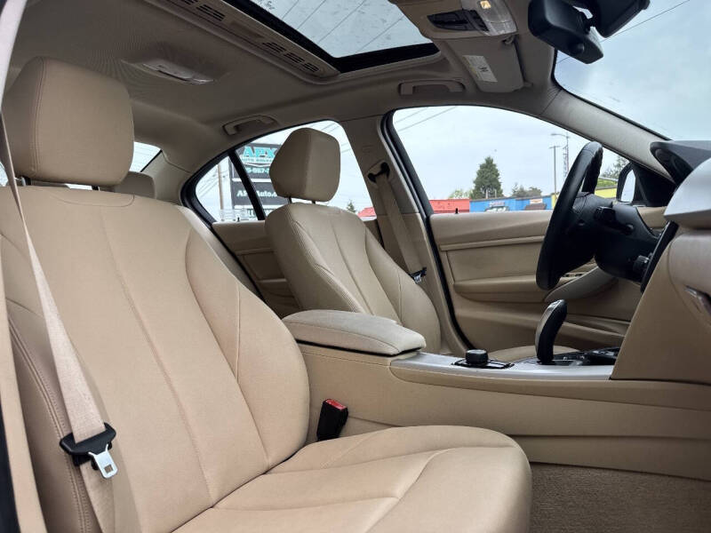 2014 BMW 3 Series 320i