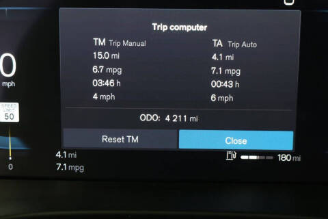 2024 Volvo XC40 B5 Plus Dark Theme