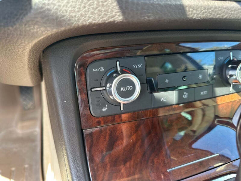 2013 Volkswagen Touareg VR6 Lux