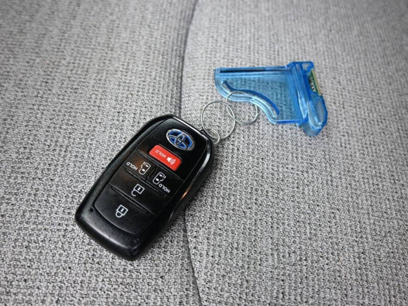 2022 Toyota Sienna LE 8-Passenger