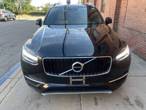 2016 Volvo XC90 T6 Momentum