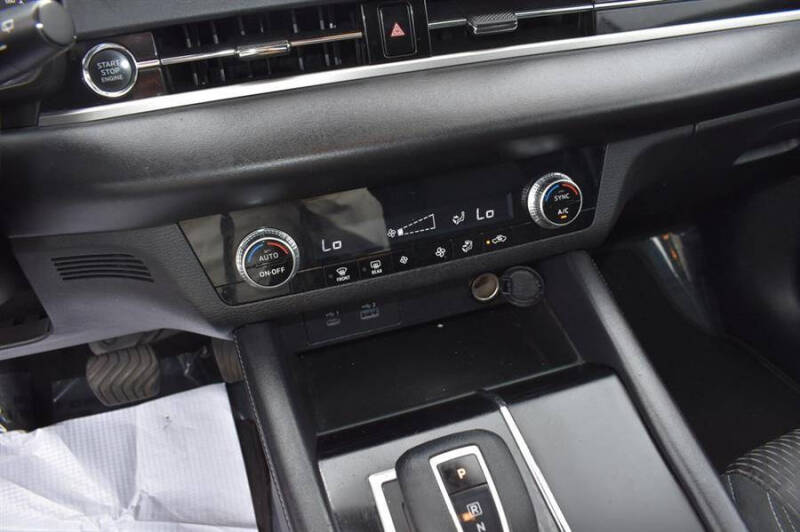 2022 Mitsubishi Outlander ES