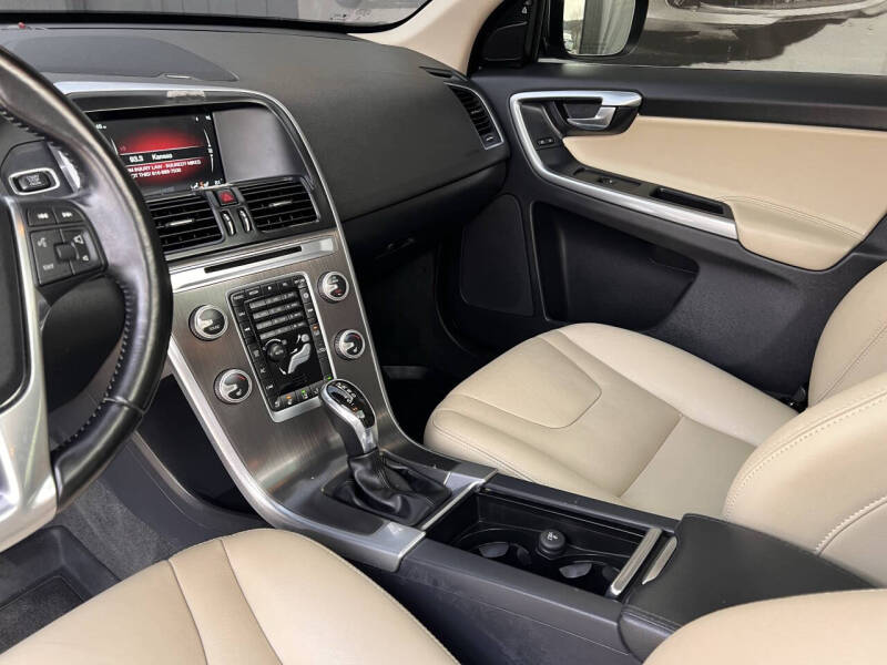 2016 Volvo XC60 T6 Platinum