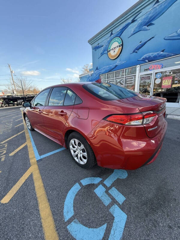 2021 Toyota Corolla LE photo 3