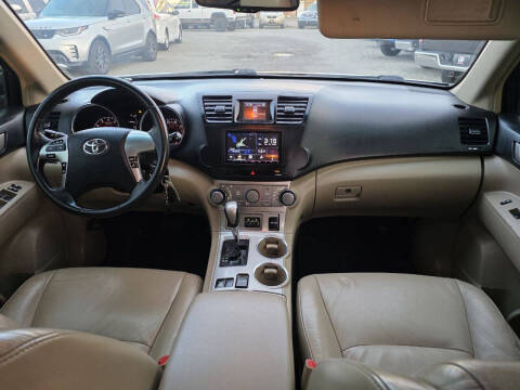 2011 Toyota Highlander SE