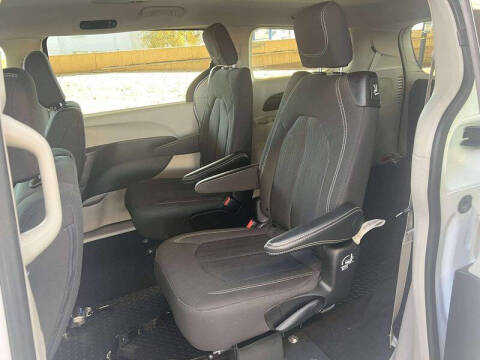 2024 Chrysler Voyager LX