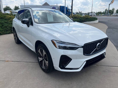 2025 Volvo XC60 T8 Plus Dark Theme