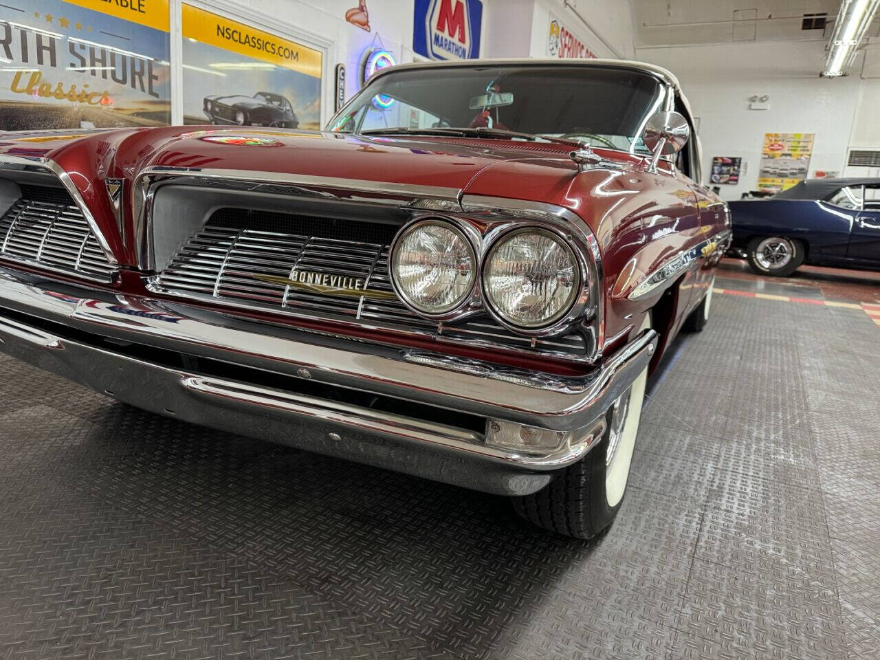 1961 Pontiac Bonneville 8
