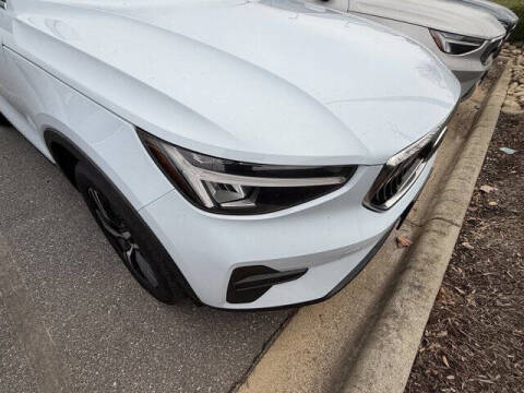 2025 Volvo XC40 B5 Core Bright Theme