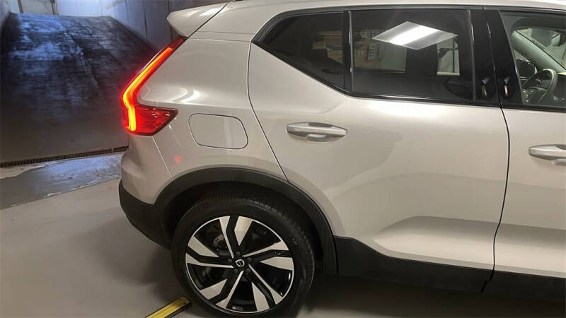2025 Volvo XC40 B5 Plus Dark Theme