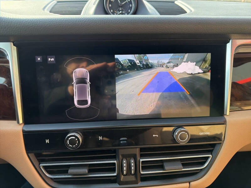 2023 Porsche Macan T