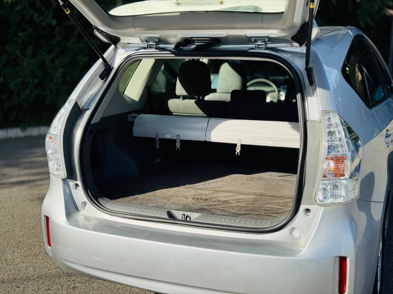 2012 Toyota Prius v Two