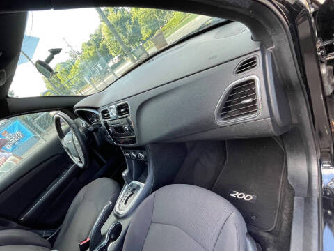 2013 Chrysler 200 Touring