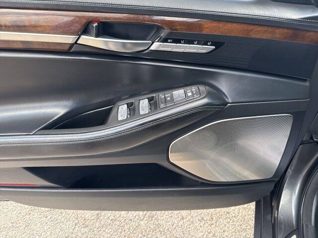2018 Genesis G90