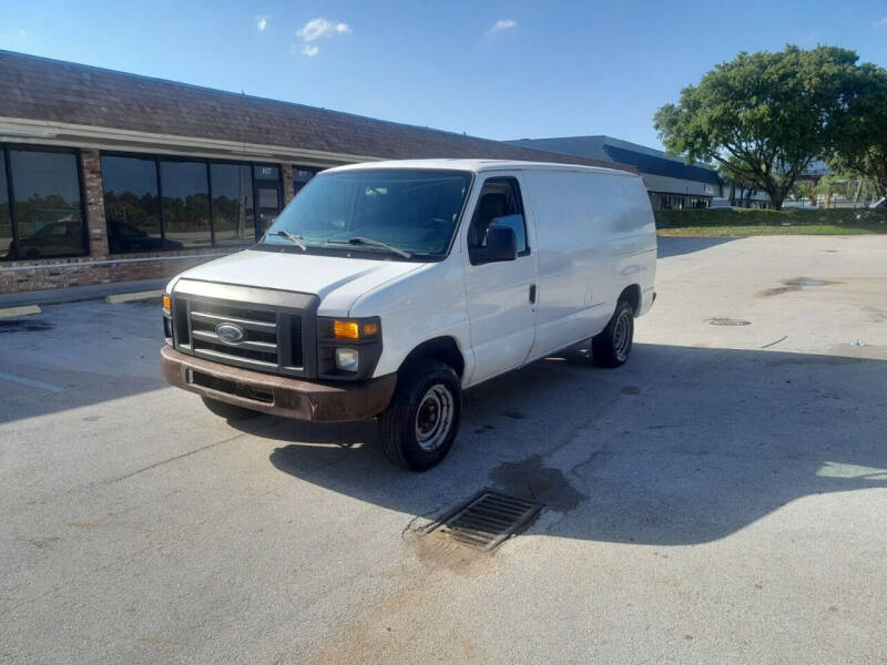 2012 Ford E-Series Econoline Van Commercial's photo